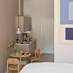 Flora Aparthotel 4*
